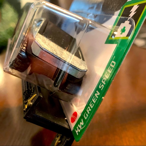 HOT WHEELS Tesla Cybertruck - Picture 3 of 4